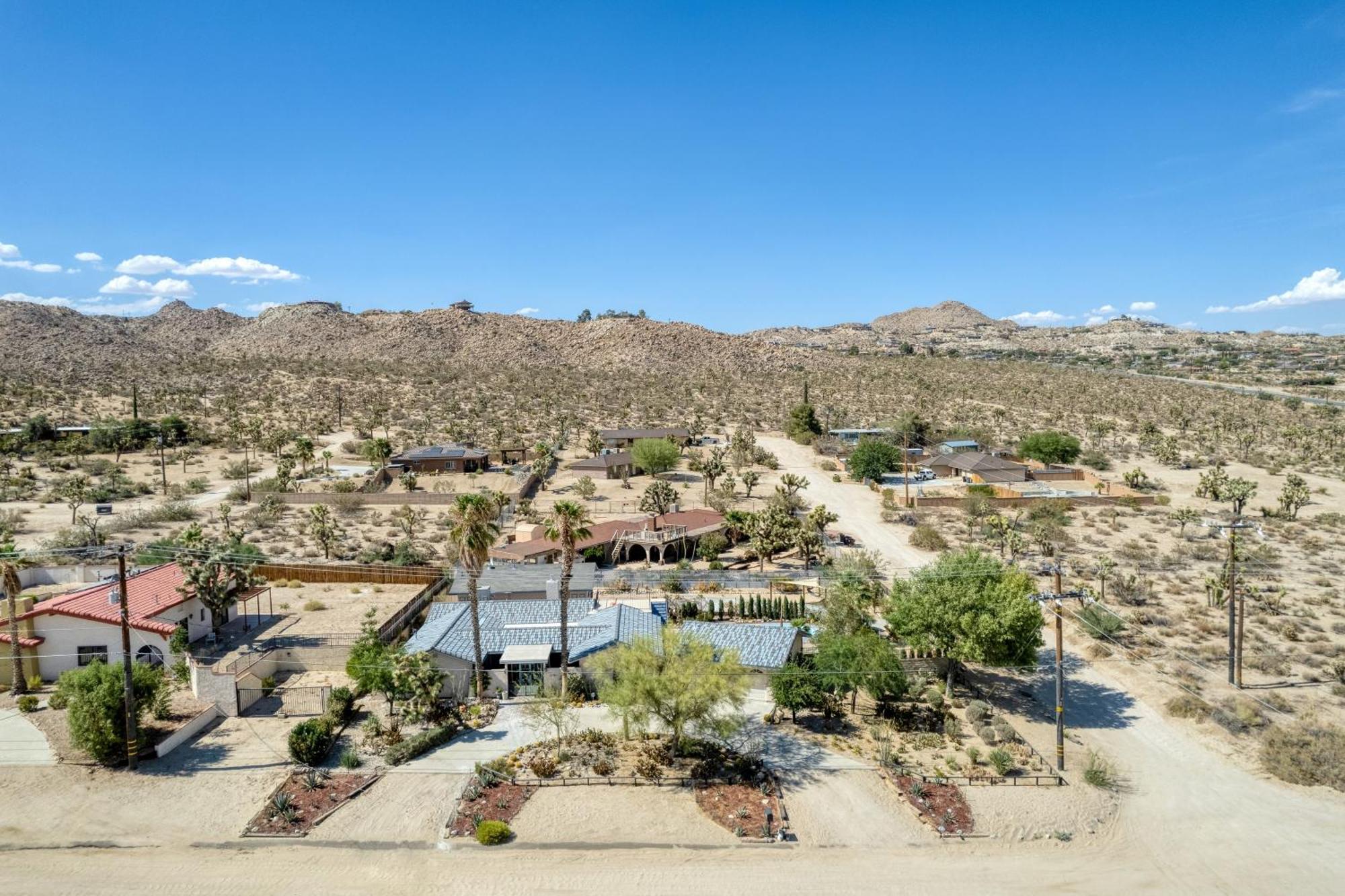 Archie By Avantstay Desert Retreat W Courtyard Edge Of Joshua Tree Yucca Valley Exterior photo